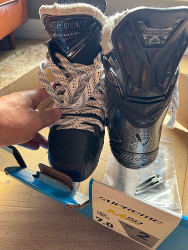Black Bauer Supreme M50 Pro Hockey Skates Regular Width 7 (Used)