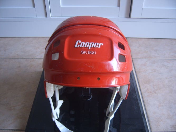Great Vintage Condition Cooper SK600 Senior Hockey Helmet Senior Red