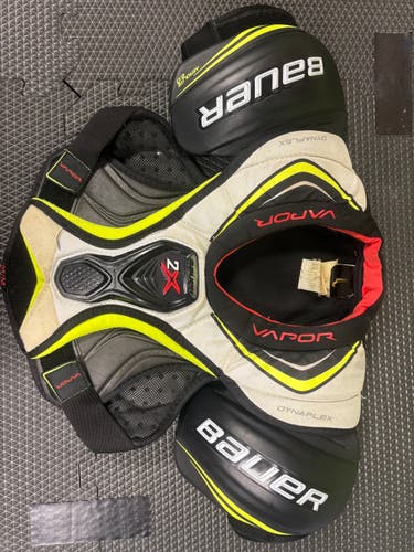 Women's Junior Medium Bauer Vapor 2X Shoulder Pads (Used)