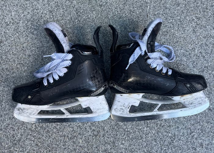 2024 Bauer Supreme Shadow Hockey Skates Regular Width Size 5.5 (Used)