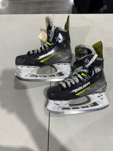 Junior Bauer Vapor X4 Hockey Skates Regular Width Size 3 (Used)