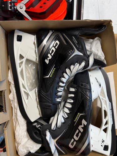 2024 CCM Tacks Vector Premier (SMU) Hockey Skates EE 7 (Used)