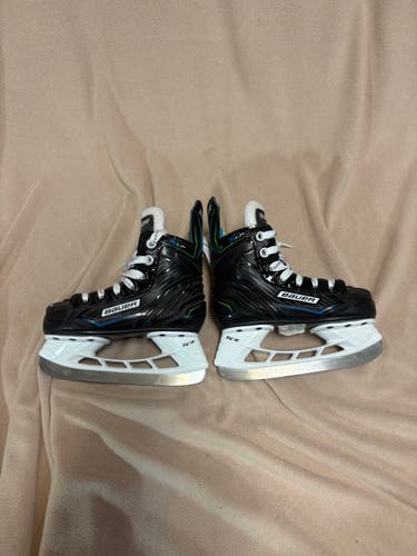 Black Bauer XLP Hockey Skates Regular Width 9 (Used)