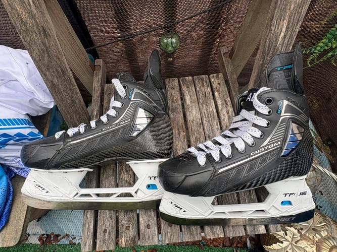 True SVH Hockey Skates | Senior 6 (Used)