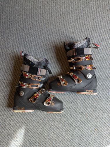 Mondo 25 & 25.5 Women's Rossignol All Mountain Pure Pro Heat Ski Boots Medium Flex (Used)