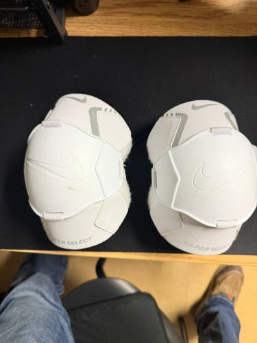 Large Adult Nike vapor select Arm Pads (Used) like new