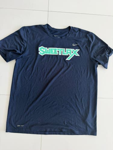 Blue Large Men's Nike Shirt (Used)