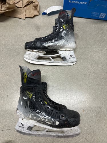 2023 Bauer Vapor Hyperlite 2 Hockey Skates 7 (Used)