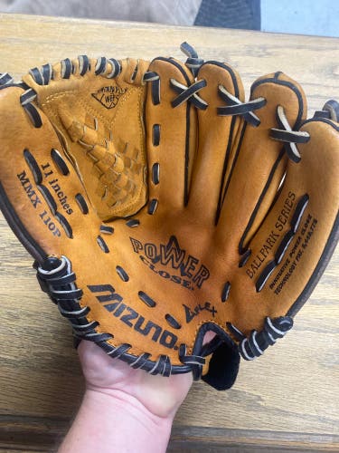 Mizuno Ballpark series RH Infield Baseball Glove 11" (Used)