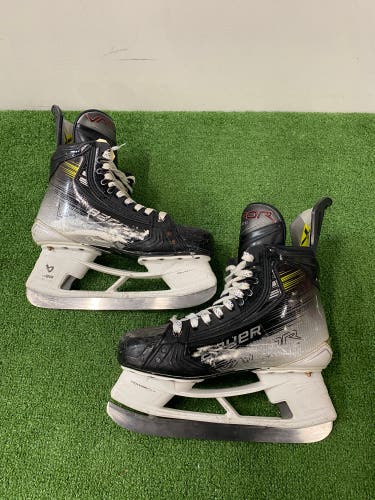 Bauer Vapor Hyperlite 2 Hockey Skates | Intermediate Size 6 (Fit 2)
