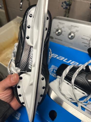 2024 Bauer Supreme M30 Hockey Skates Extra Wide Width 7 (Used)