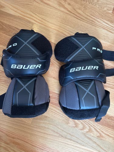 Bauer Pro Intermediate Knee Pads (Used)