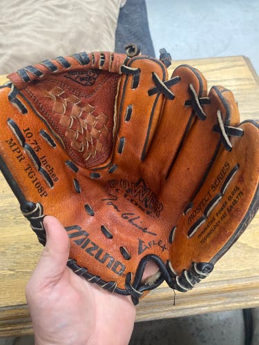 Vintage Tom Glavine Signature Mizuno Prospect Series PowerClose RH Infield Baseball Glove 10.75"