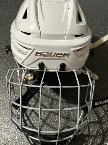 Medium Bauer Re-Akt 150 Helmet (Used)