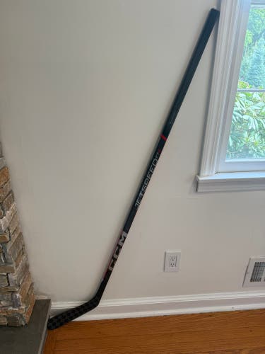 Intermediate CCM JetSpeed FT6 Right Handed Hockey Stick P29 50 Flex (New)