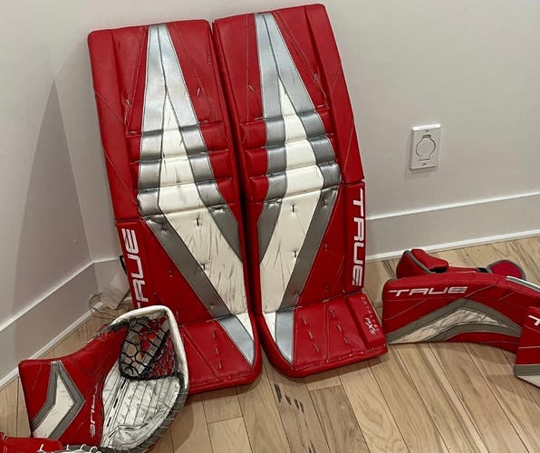 34" 2025 True Catalyst Px5 Regular Goalie Full Set Pro Stock (Used)