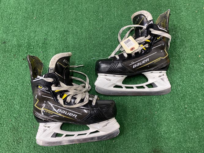 Junior Bauer Supreme M40 Hockey Skates Regular Width Size 3.5 (Used)