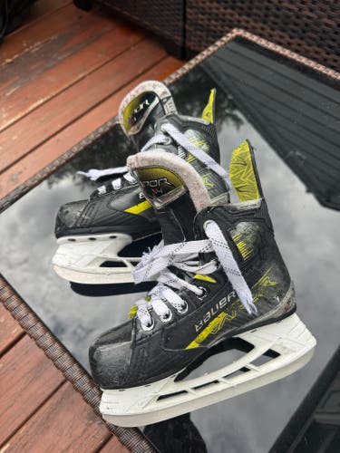 2023 Bauer Vapor X4 Hockey Skates Regular Youth Width 13 (Used)
