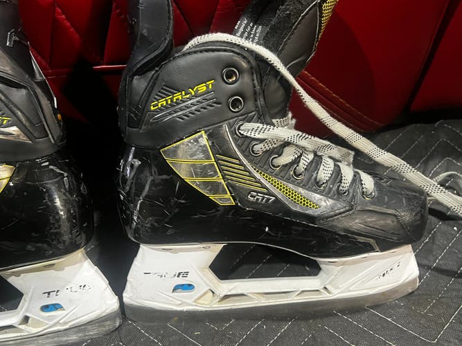 True Catalyst 7 Hockey Skates Size 3 (Used)