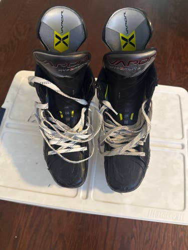 2023 Bauer Vapor Hyperlite 2 Hockey Skates 8.5 (Used)