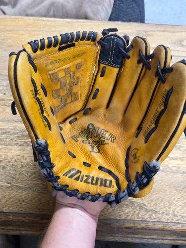 Mizuno Franchise RH Outfield Baseball Glove 12" (Used)