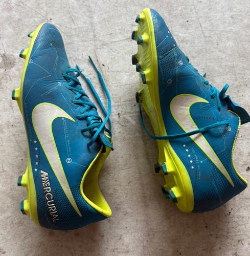 Unisex 4Y (Big Kids / Youth) Nike Molded Cleats Cleats (Used)