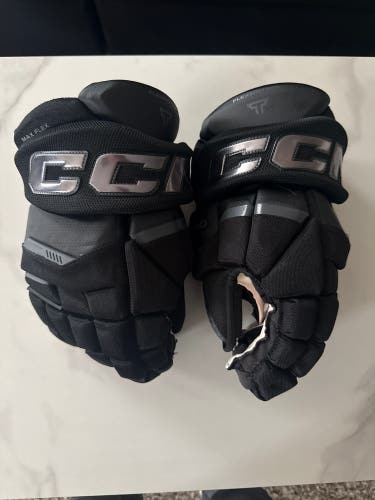 CCM Tacks XR Pro Gloves