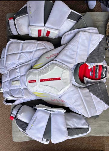 Bauer Vapor Hyperlite 2 Goalie Chest Protector (Senior XS)