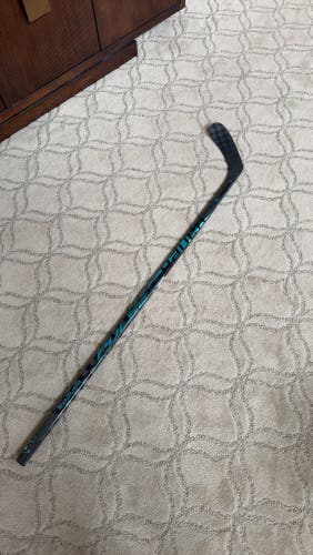 Junior Bauer Pulse Left Hand Hockey Stick P28 40 Flex (New)