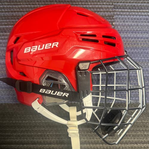 Medium Bauer Re-Akt 70 Helmet (New)