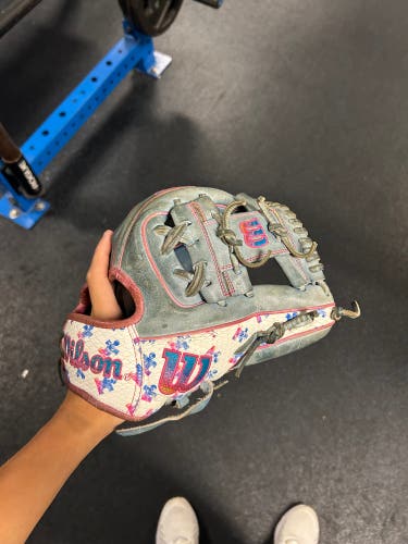 2024 Wilson A2000 RH Infield Baseball Glove 11.5" (Used)