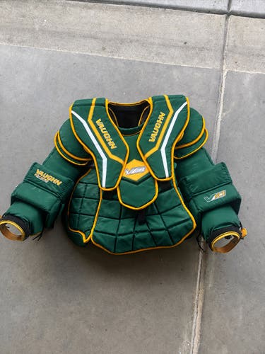 Large Vaughn V10 Pro Carbon Goalie Chest Protector (Used)