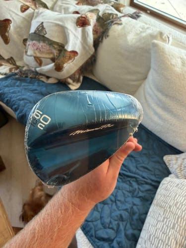 Blue Mizuno Pro Series Right Handed Wedge (New)