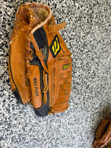 Mizuno Outfield Softball Glove 12" (Used)