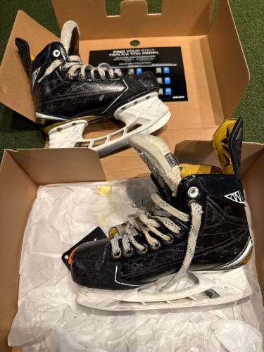 2016 Bauer Supreme S180 Hockey Skates Regular Width Size 2.5 (Used)