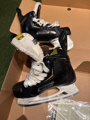 2018 Bauer Supreme 2S Hockey Skates Regular Width Size 3.5 (Used)
