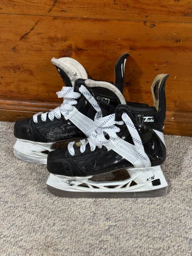 2024 CCM Tacks XF 652 Hockey Skates Regular Width Size 5.5 (Used)