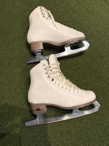 Riedell Figure Skates Adult 4 Model 133 Med (Used)