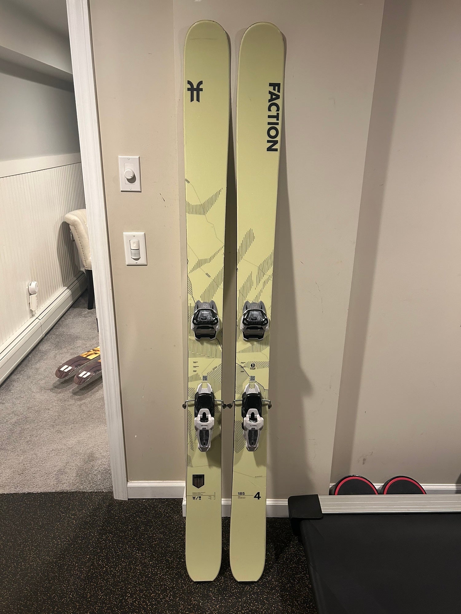 Faction Agent 4.0 X POW Collab - 185 | SidelineSwap | Buy and Sell
