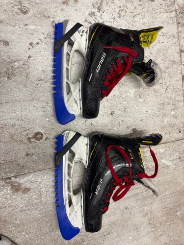 Bauer Supreme Hockey Skates Size 5 (Used)