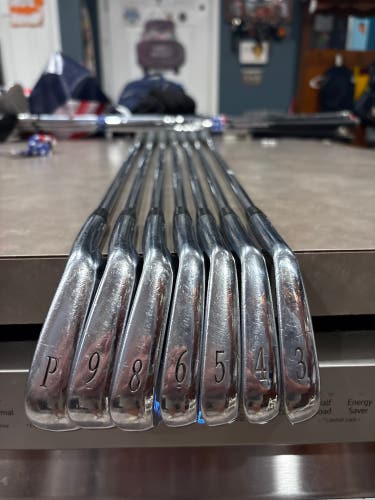 2000 Mizuno MP-33 Right Handed Iron Set (Used)