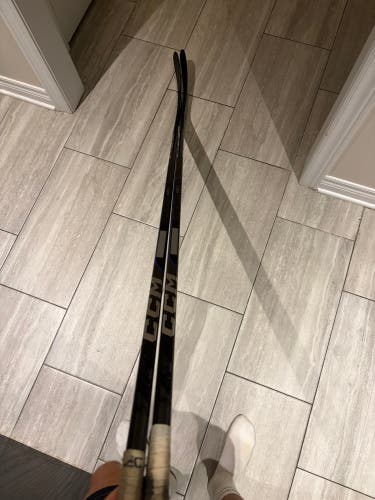 Intermediate CCM Ribcor Maxx Right Handed Hockey Stick P29 75 Flex (Used)