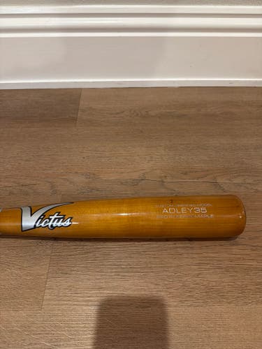 Victus Adley35 Maple Bat (-3) 29 oz 32" (Used)