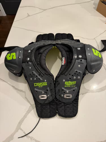 Medium Youth Schutt Y Flex Shoulder Pads (Used)