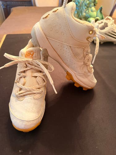 White Kid's 2Y (Big Kids / Youth) Youth Under Armour High Top Molded Cleats (Used)