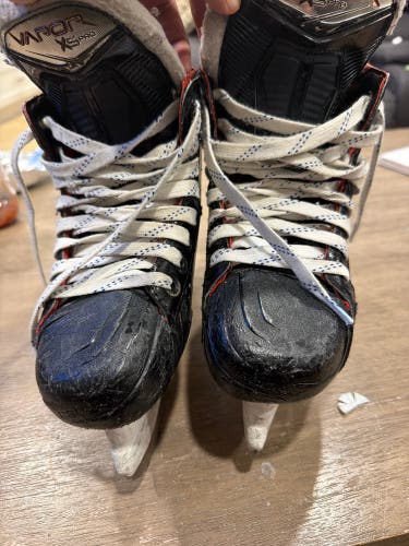 2023 Bauer Vapor X5 Pro Hockey Skates Regular Width Size 2 (Used)