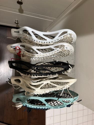 Lot of used strung heads