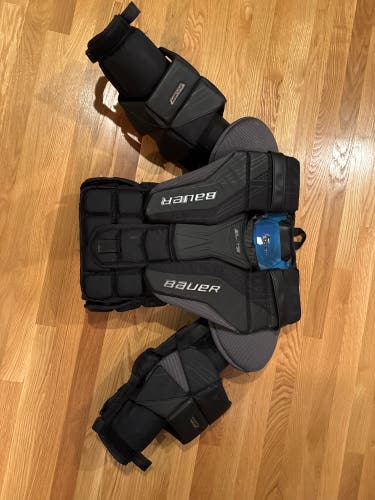 Medium Bauer Elite Goalie Chest Protector (Used)