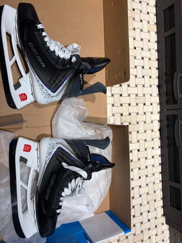2025 Bauer Vapor Flylite Hockey Skates Regular Width 7.5 (New)