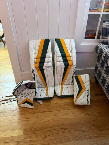 34" True Catalyst Px3 Full Right Goalie Full Set (Used)